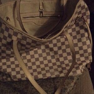 Elegant Checkered Tote Bag